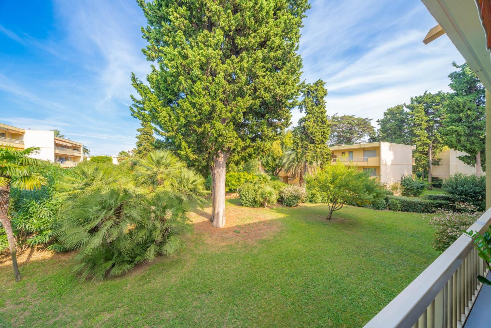 Les 15 Pins & La Mer -Your Green Getaway Near Sea & Beach Antibes Ngoại thất bức ảnh