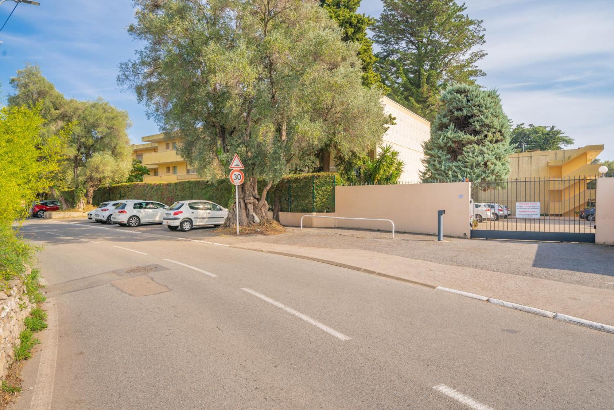Les 15 Pins & La Mer -Your Green Getaway Near Sea & Beach Antibes Ngoại thất bức ảnh