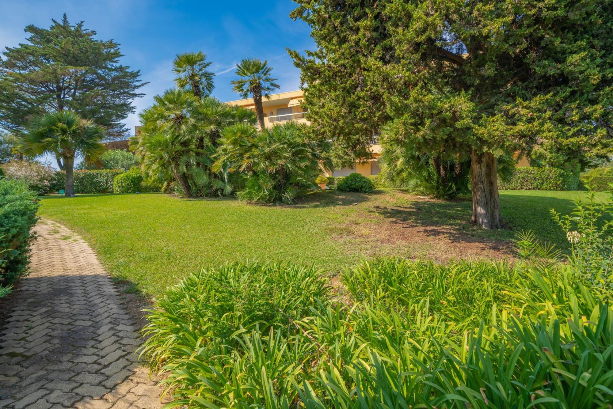 Les 15 Pins & La Mer -Your Green Getaway Near Sea & Beach Antibes Ngoại thất bức ảnh