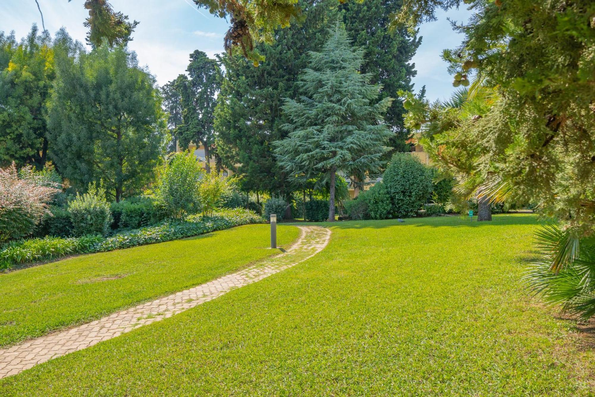 Les 15 Pins & La Mer -Your Green Getaway Near Sea & Beach Antibes Ngoại thất bức ảnh